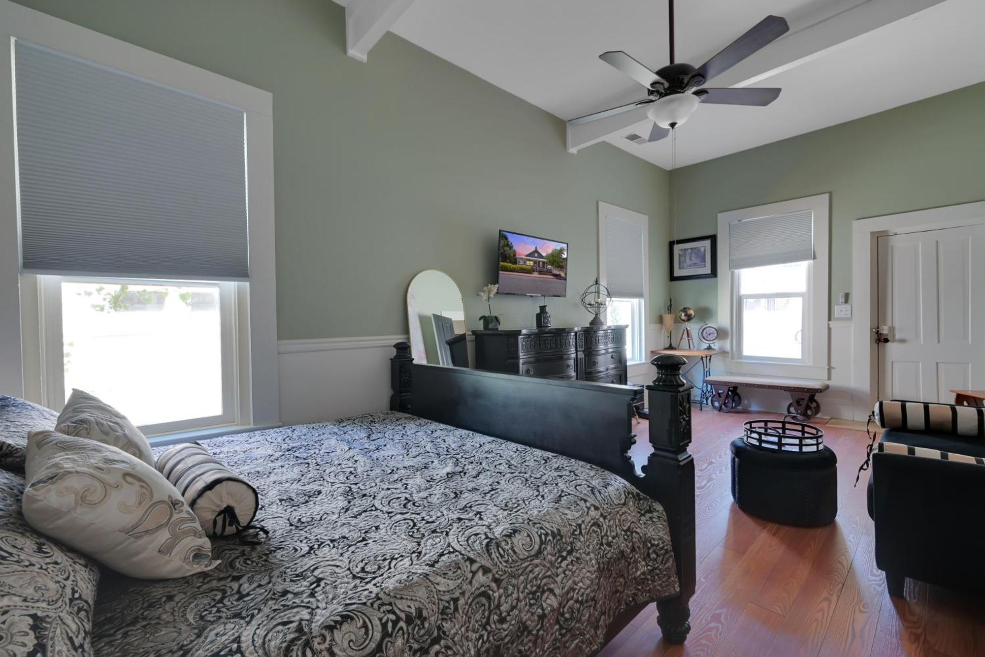 Spacious Downtown Jackson Retreat- Historic Hangout Экстерьер фото