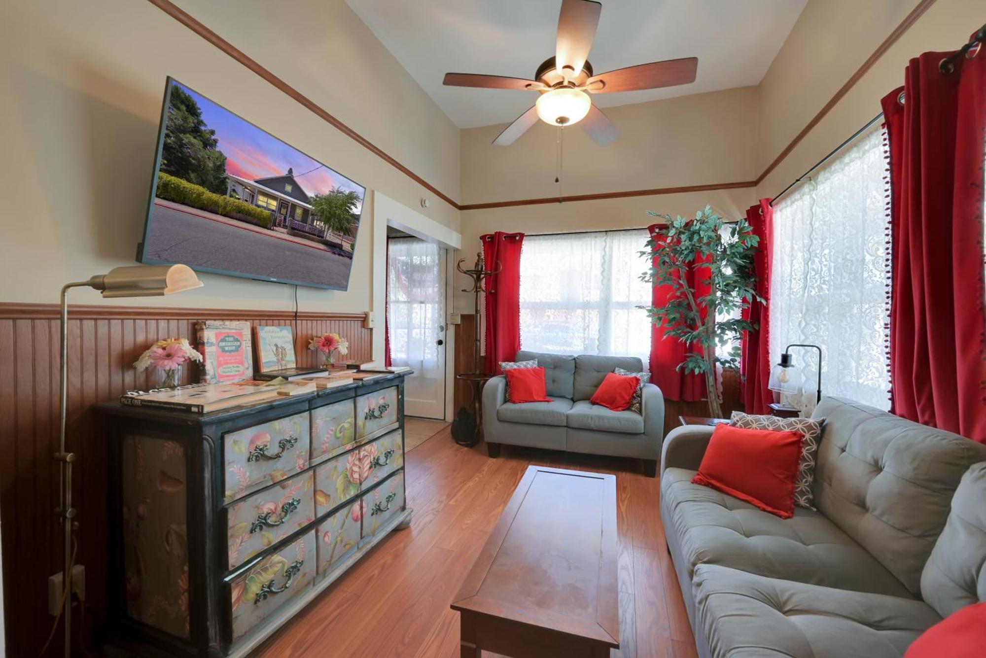 Spacious Downtown Jackson Retreat- Historic Hangout Экстерьер фото