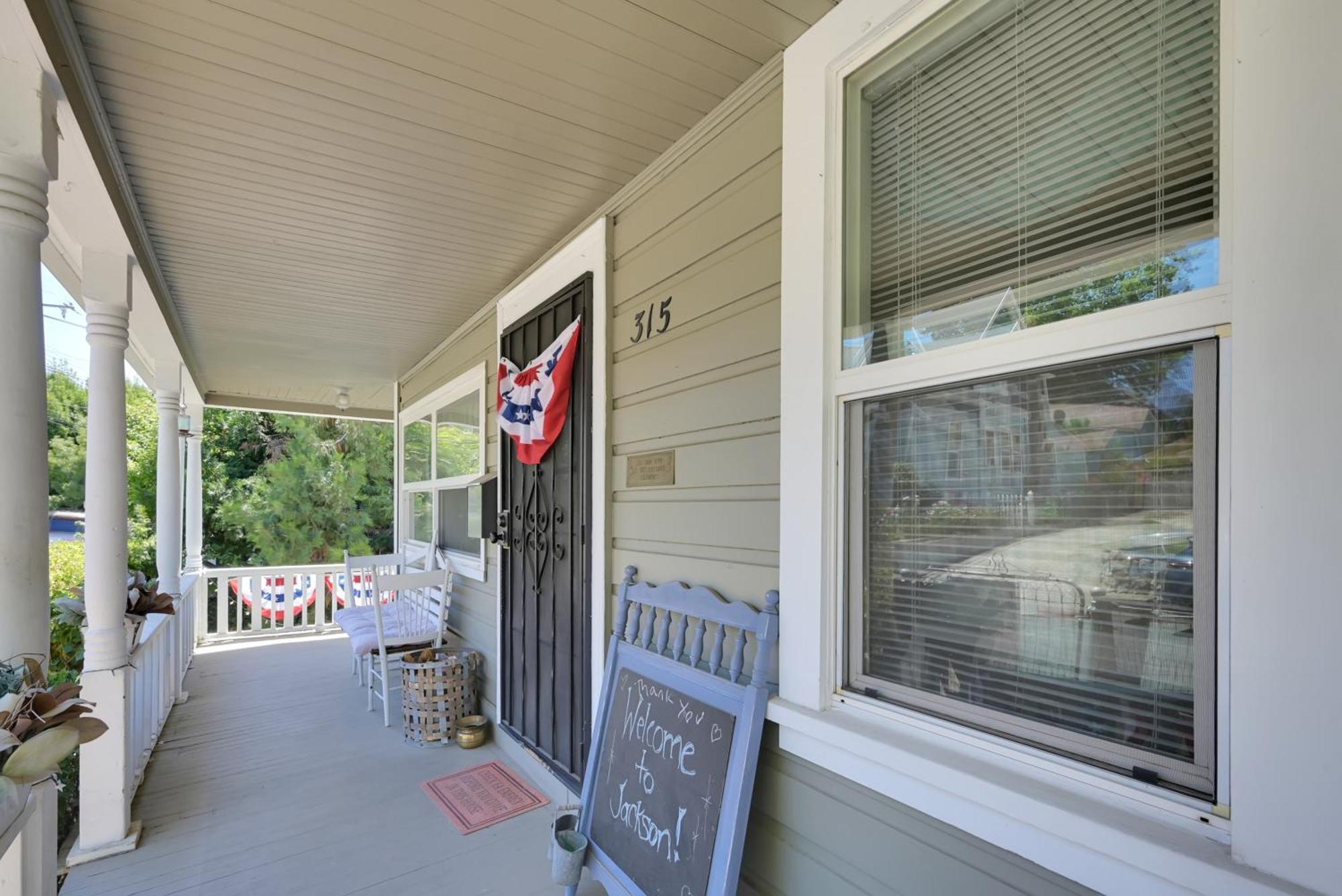 Spacious Downtown Jackson Retreat- Historic Hangout Экстерьер фото