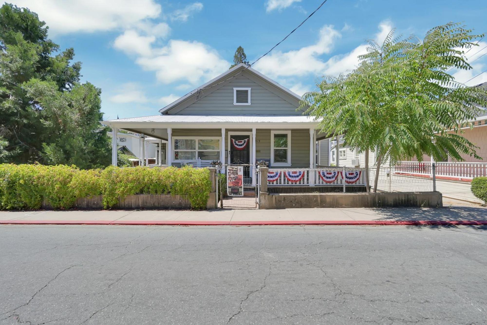 Spacious Downtown Jackson Retreat- Historic Hangout Экстерьер фото