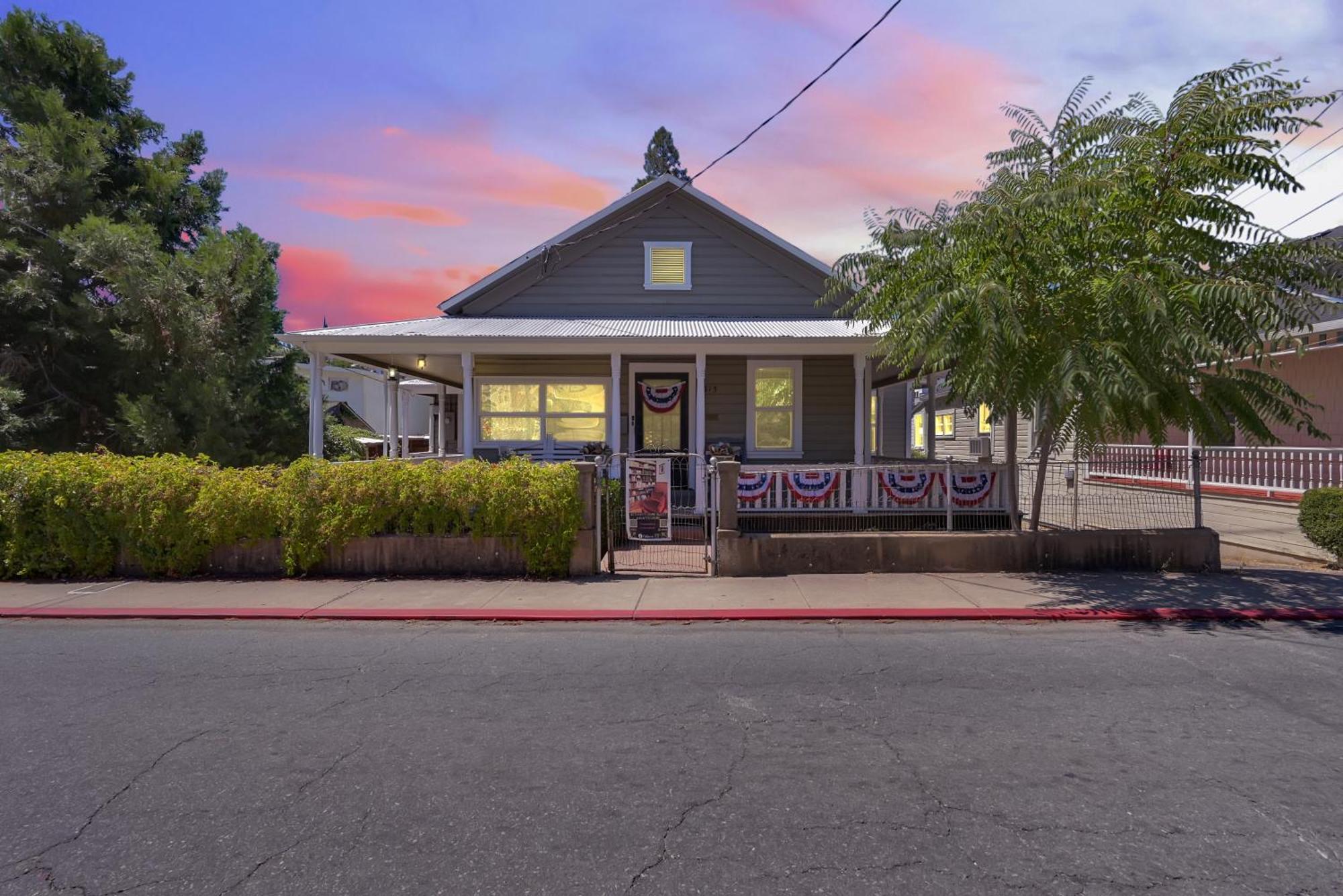 Spacious Downtown Jackson Retreat- Historic Hangout Экстерьер фото