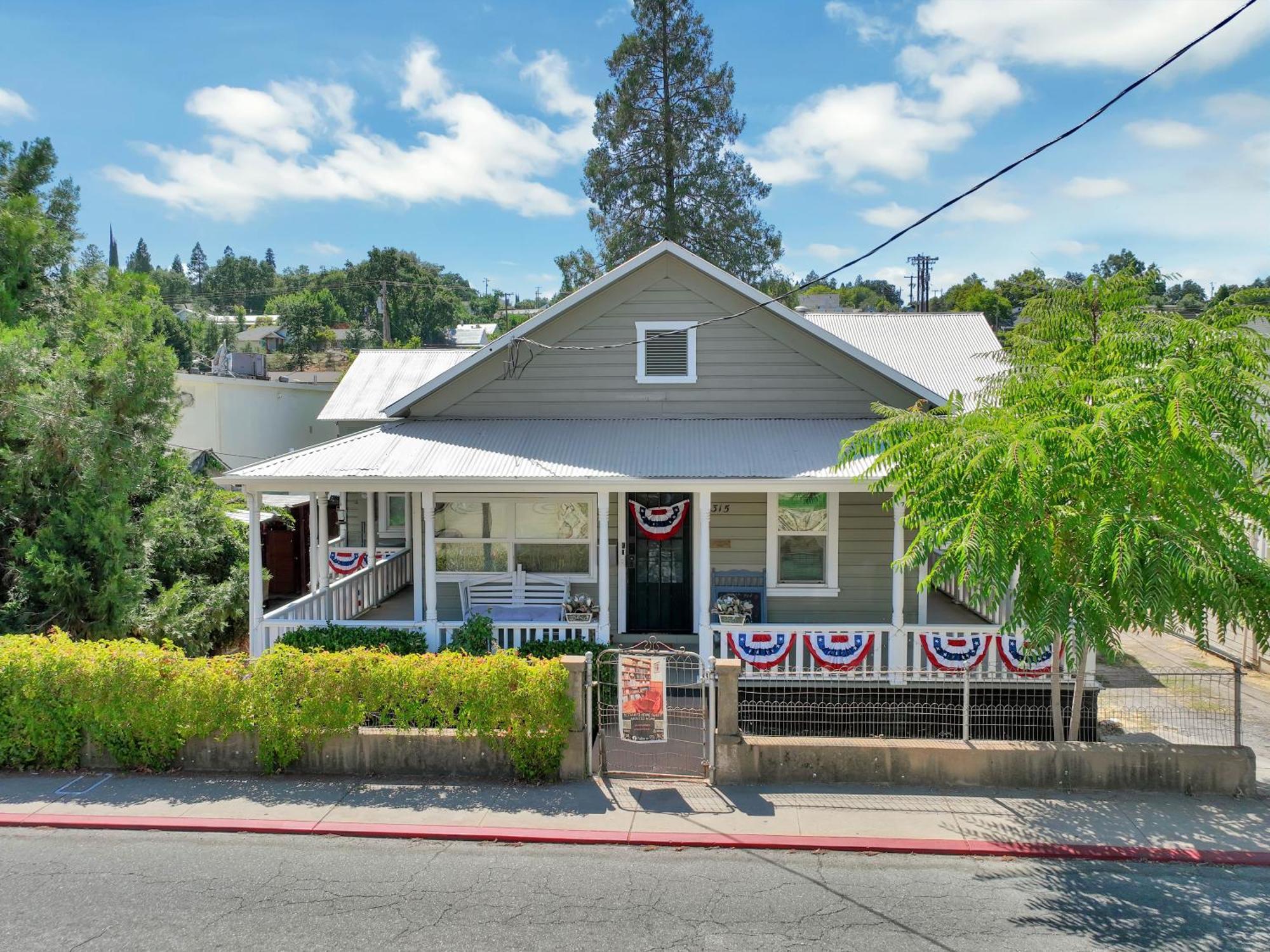 Spacious Downtown Jackson Retreat- Historic Hangout Экстерьер фото